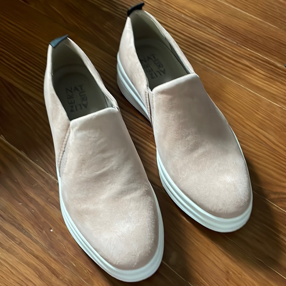 Naturalizer Slip-On Sneakers in Blush and White Platform